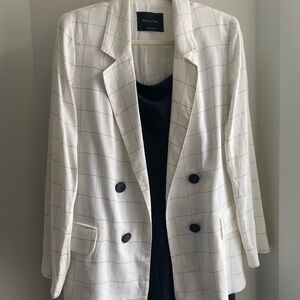 White tailored blazer / Massimo Dutti